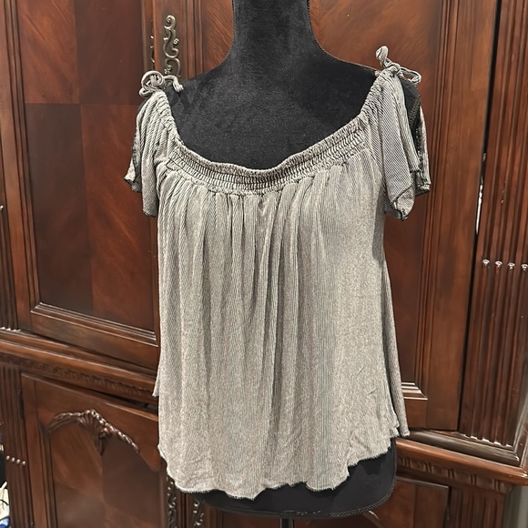 XL black and white tie shoulder top - Picture 1 of 6